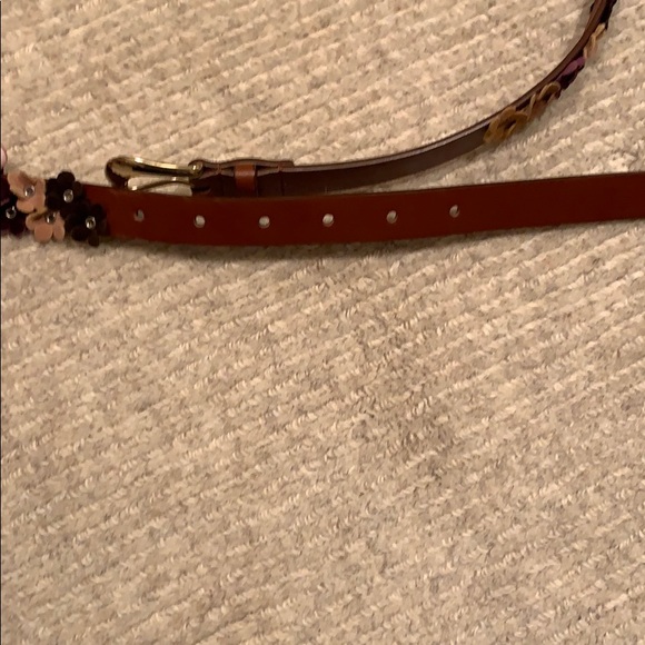 Brown multi floral belt - TOSS IN A BUNDLE! - Picture 5 of 8